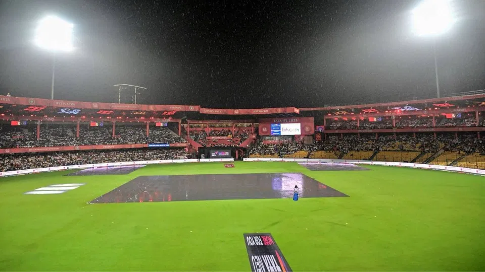 IPL 2026: RCB vs SRH मैच के लिए एम चिन्नास्वामी स्टेडियम, बेंगलुरु की पिच और मौसम रिपोर्ट
